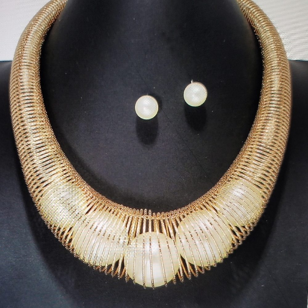 Elegant Gold and Cream Necklace and Earring Set
